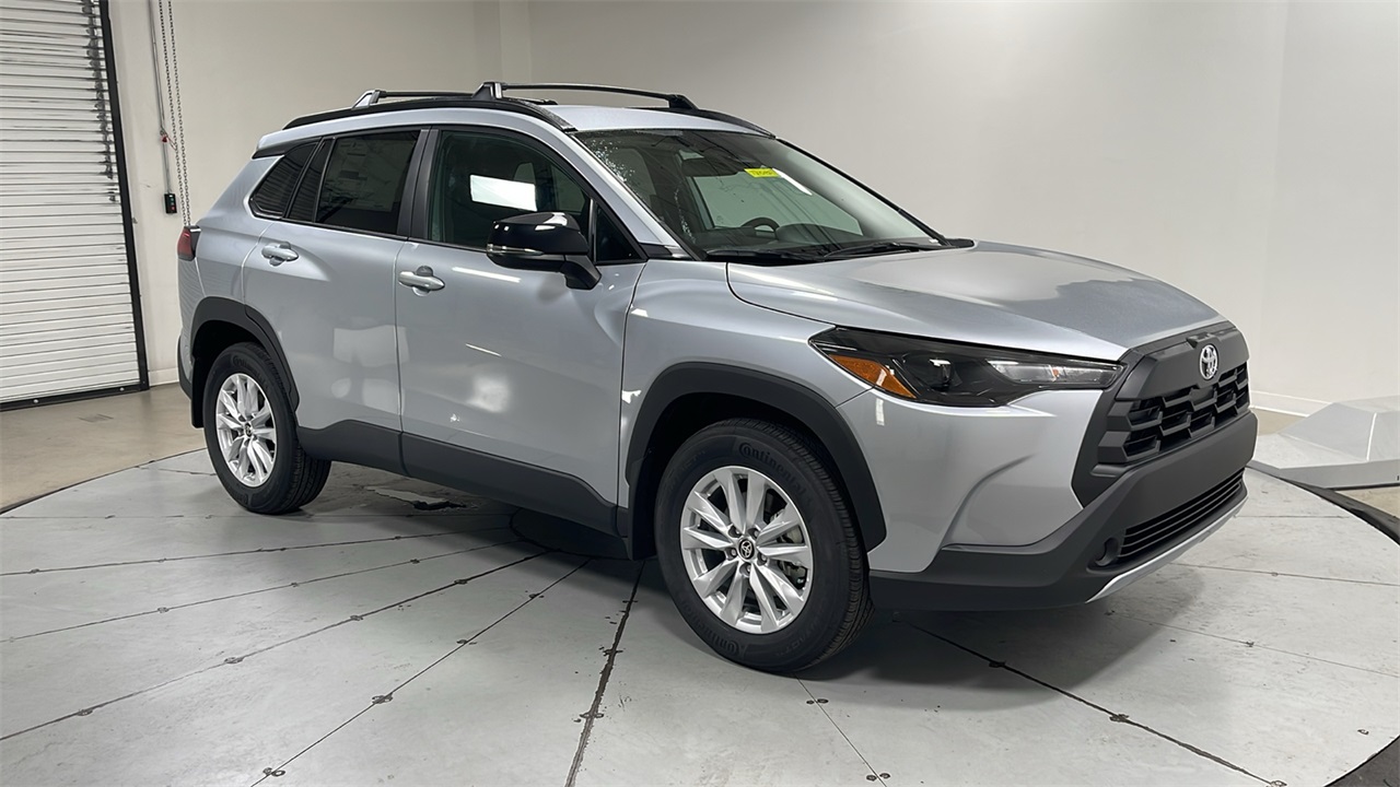 2026 Toyota Corolla Cross LE photo 3