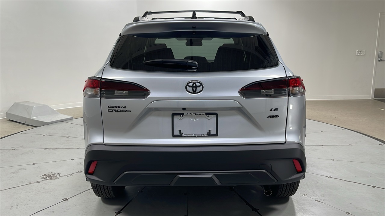 2026 Toyota Corolla Cross LE photo 4