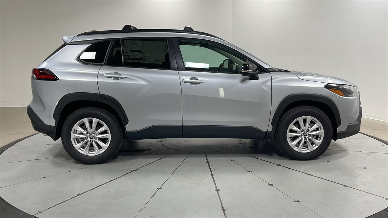 2026 Toyota Corolla Cross LE photo 6