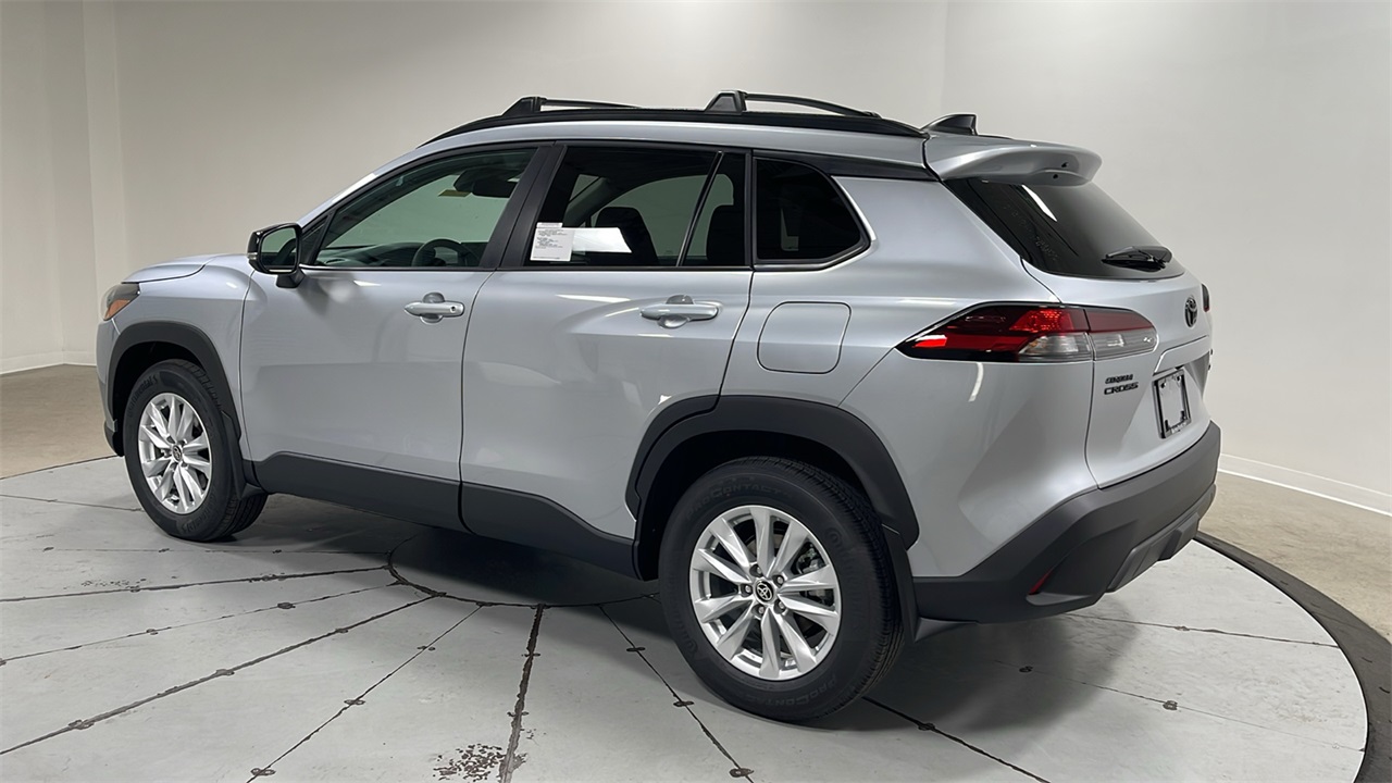 2026 Toyota Corolla Cross LE photo 7