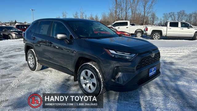 2025 Toyota RAV4 LE's photo