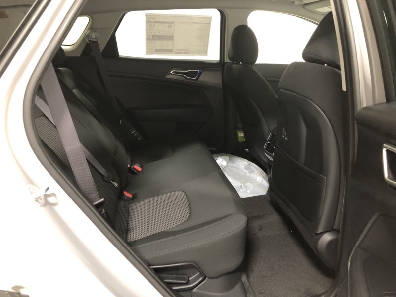 2026 Kia Sportage Hybrid photo 7