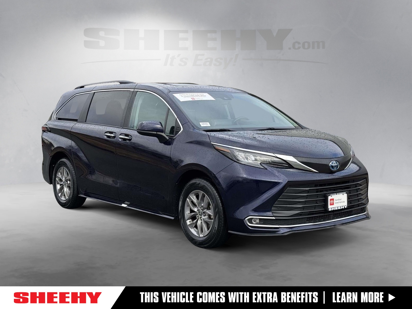 2024 Toyota Sienna XLE's photo