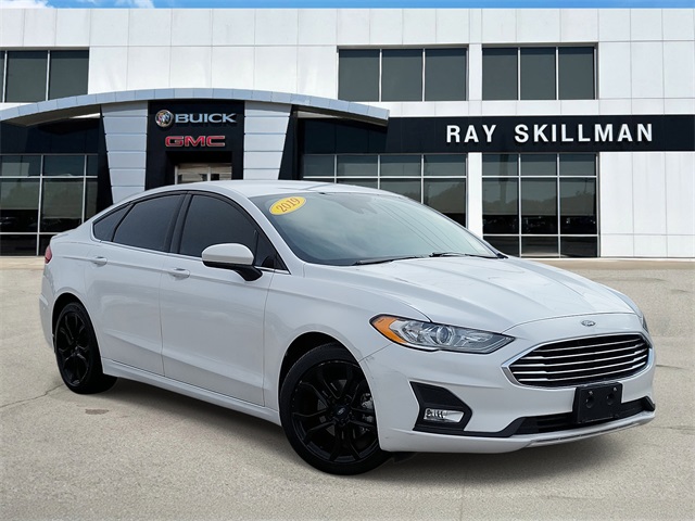 2019 Ford Fusion SE's photo