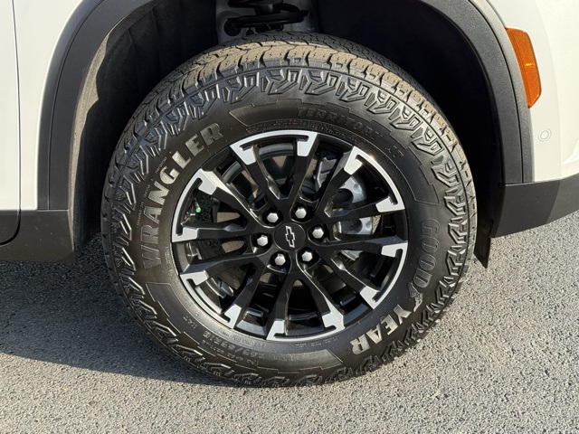 used 2025 Chevrolet Traverse car