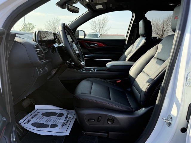 used 2025 Chevrolet Traverse car