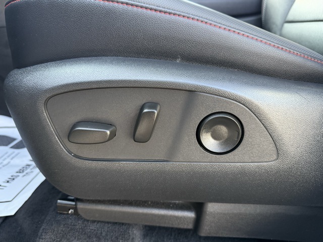 used 2025 Chevrolet Traverse car