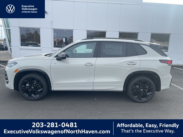 2026 Volkswagen Tiguan SE R-LINE BLACK's photo