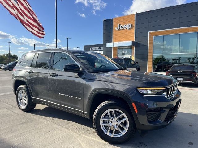 2025 Jeep Grand Cherokee Laredo's photo