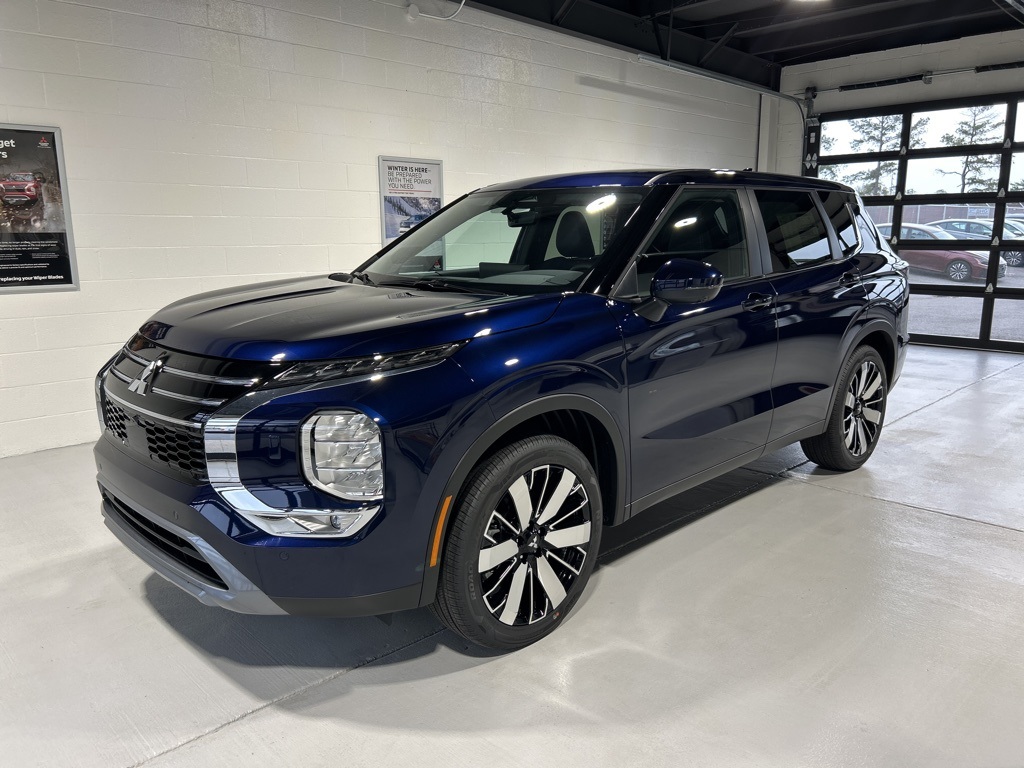 2025 Mitsubishi Outlander SE's photo