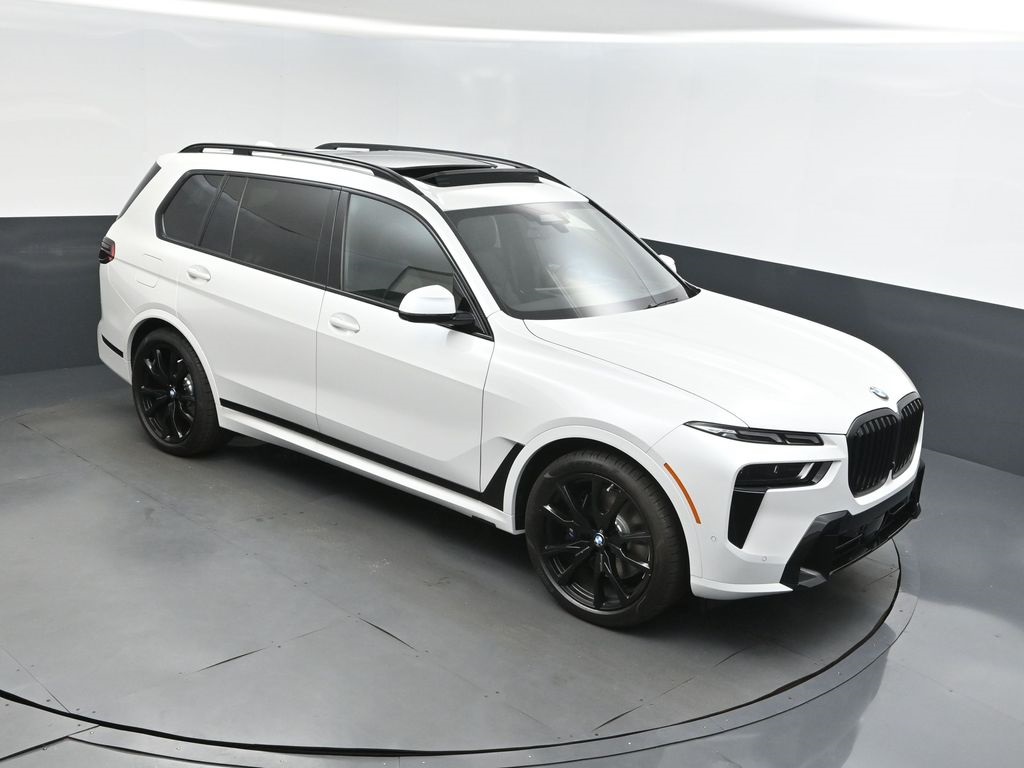 2026 Mineral White Metallic BMW X7 xDrive40i SUV