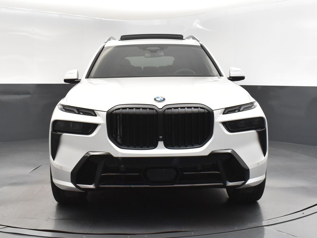 2026 Mineral White Metallic BMW X7 xDrive40i AWD SUV
