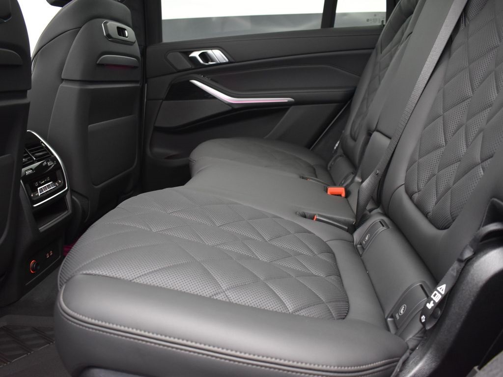 2026 Mineral White Metallic BMW X7 xDrive40i AWD SUV