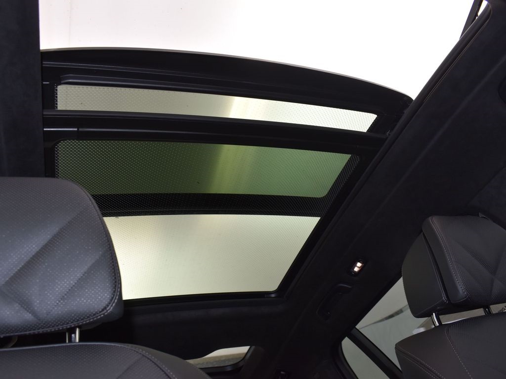 2026 Mineral White Metallic BMW X7 xDrive40i AWD SUV