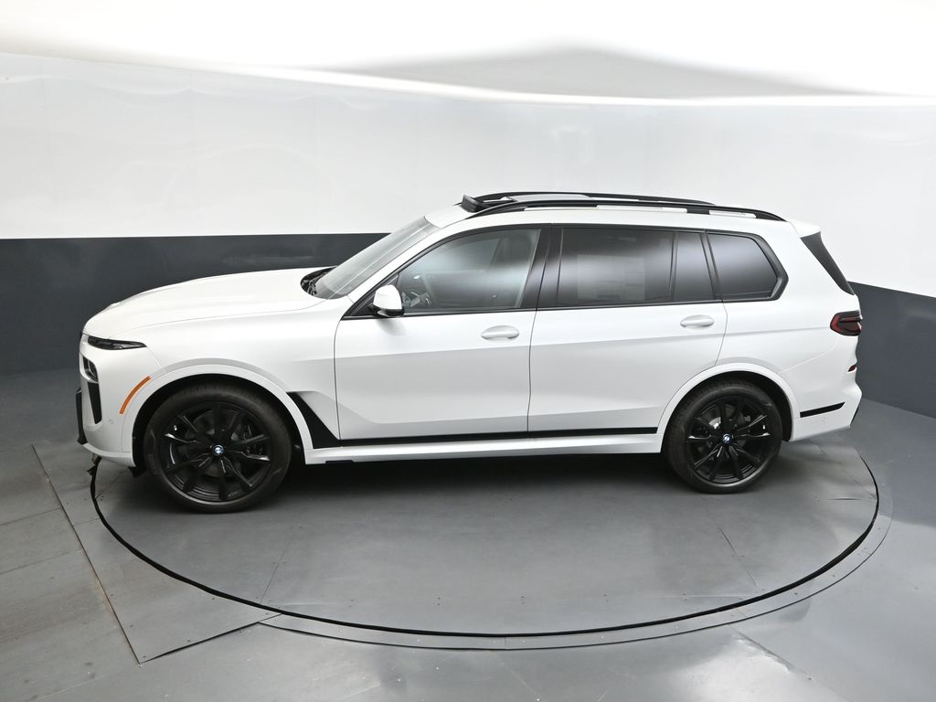 2026 Mineral White Metallic BMW X7 xDrive40i AWD SUV