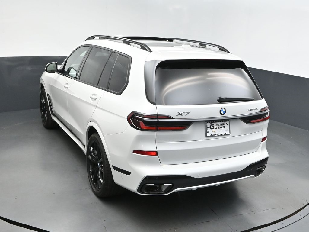 2026 Mineral White Metallic BMW X7 xDrive40i AWD SUV