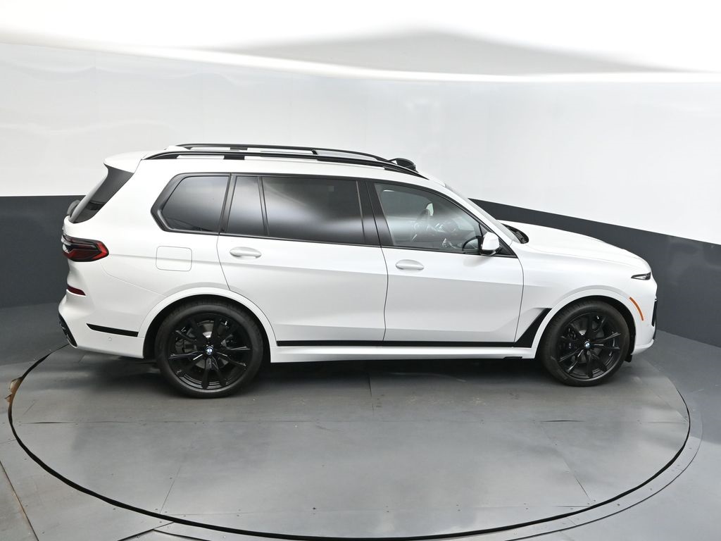 2026 Mineral White Metallic BMW X7 xDrive40i AWD SUV