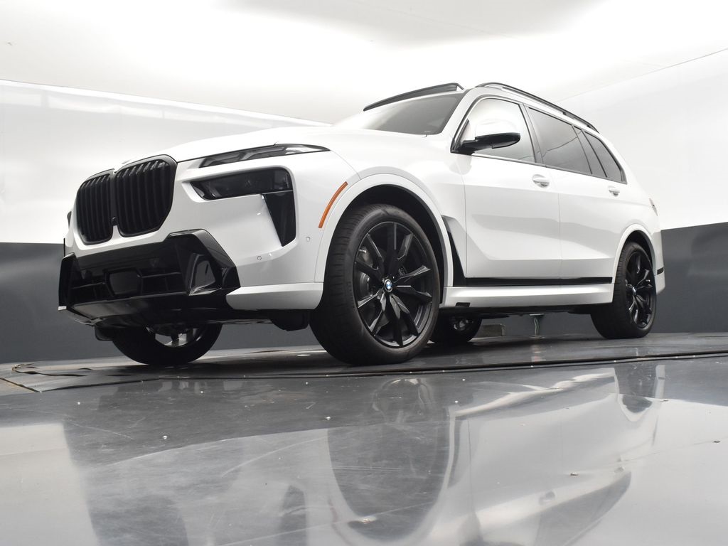 2026 Mineral White Metallic BMW X7 xDrive40i AWD SUV