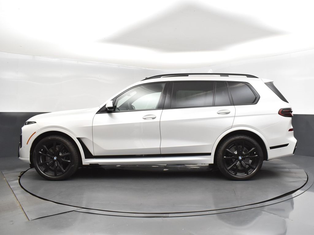 2026 Mineral White Metallic BMW X7 xDrive40i AWD SUV