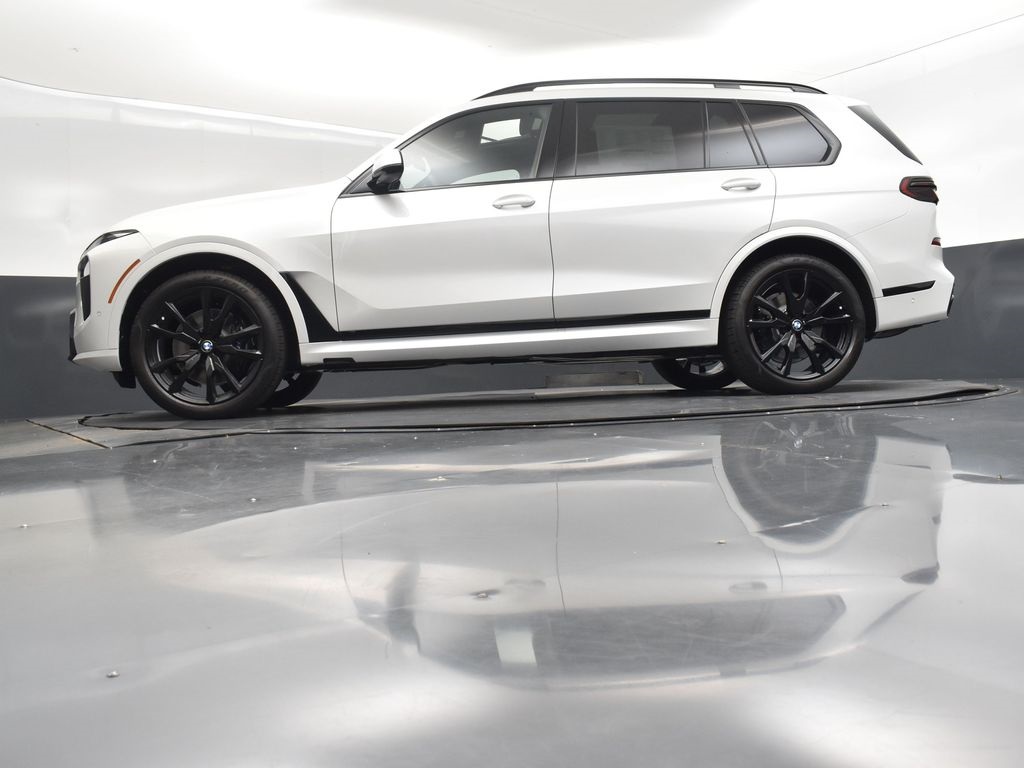 2026 Mineral White Metallic BMW X7 xDrive40i AWD SUV