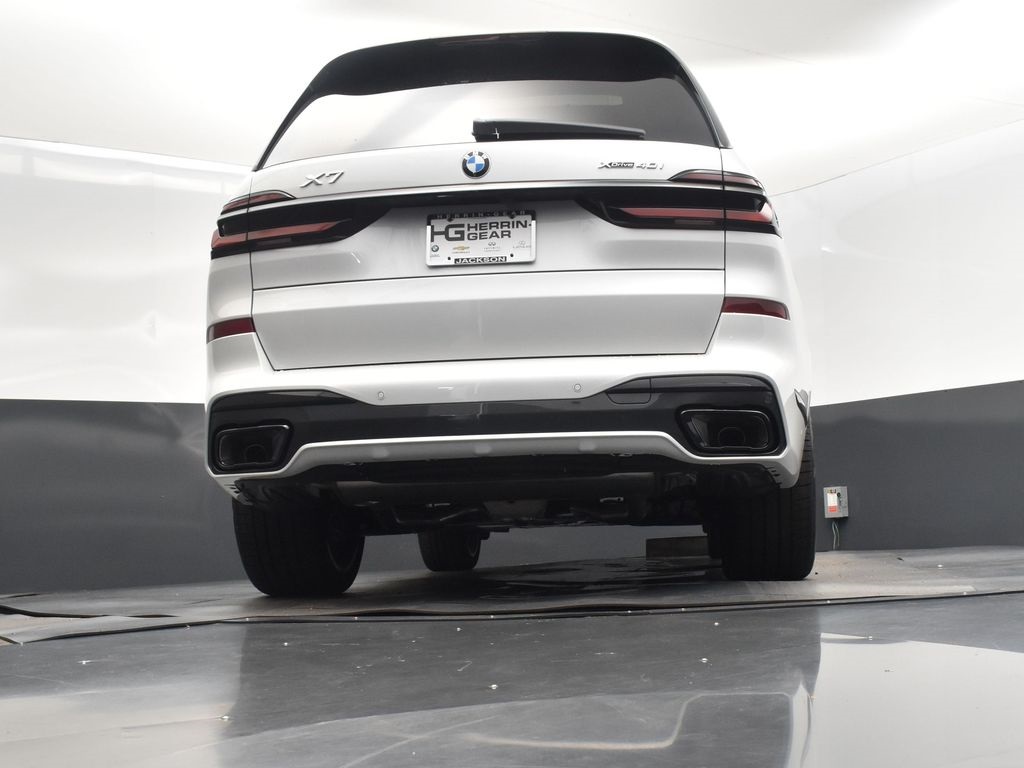 2026 Mineral White Metallic BMW X7 xDrive40i AWD SUV