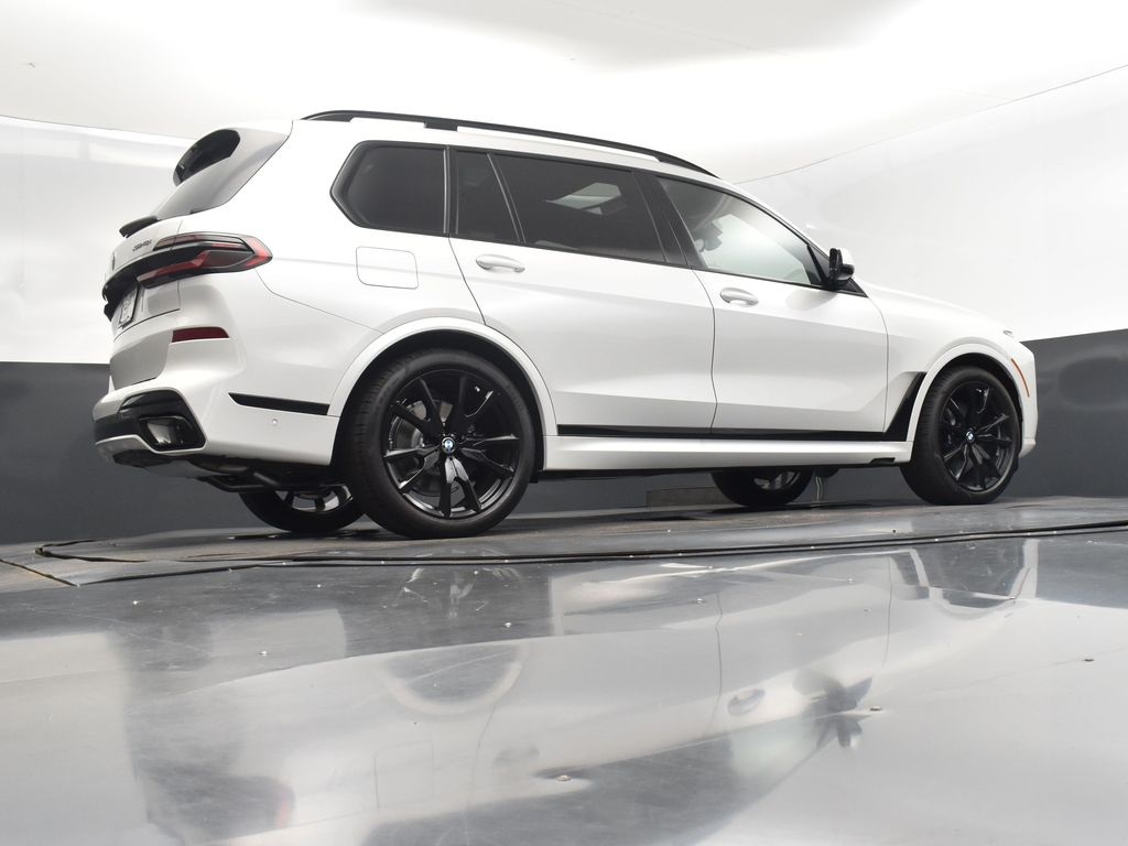 2026 Mineral White Metallic BMW X7 xDrive40i AWD SUV