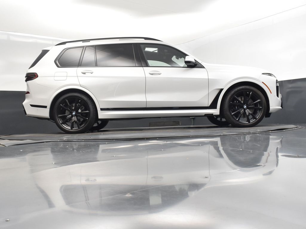2026 Mineral White Metallic BMW X7 xDrive40i AWD SUV