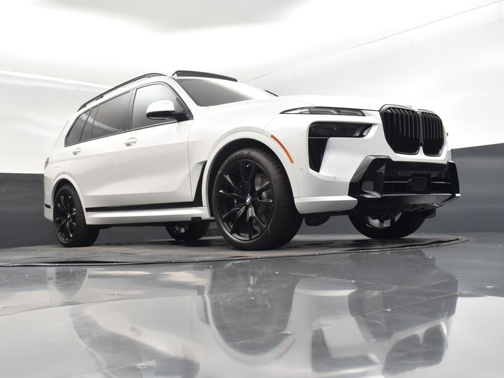 2026 Mineral White Metallic BMW X7 xDrive40i AWD SUV