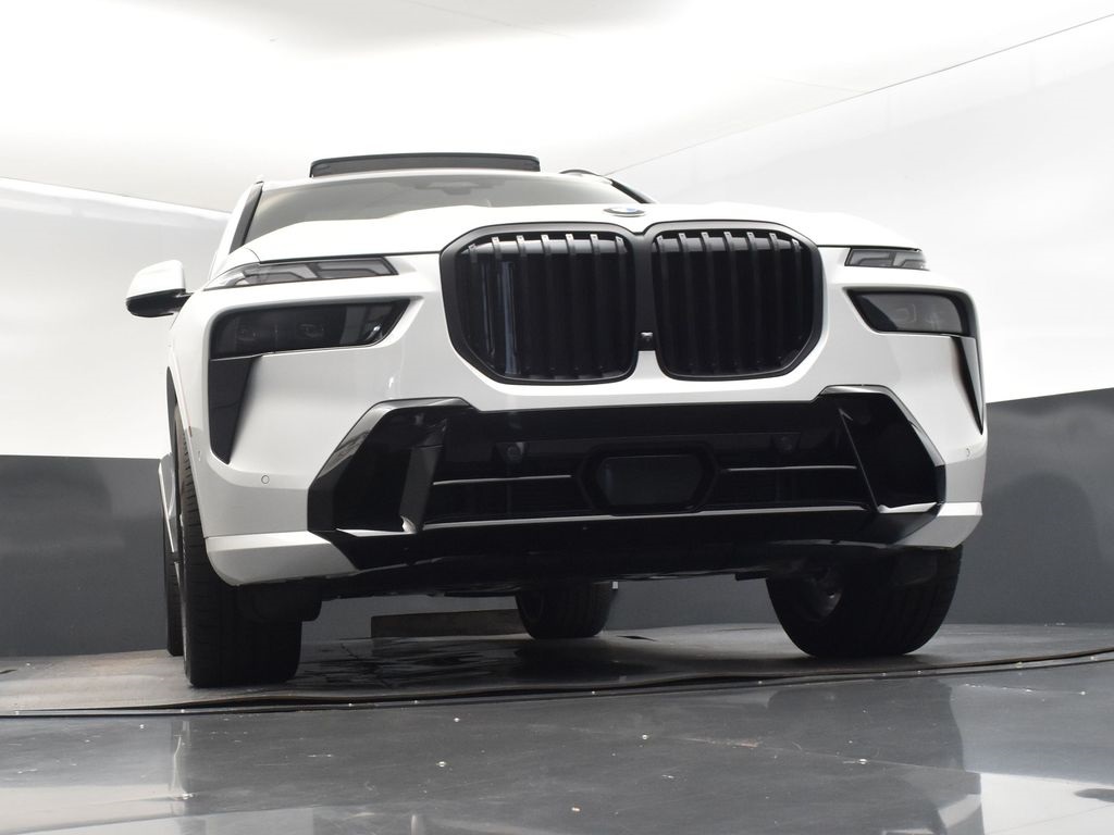 2026 Mineral White Metallic BMW X7 xDrive40i AWD SUV