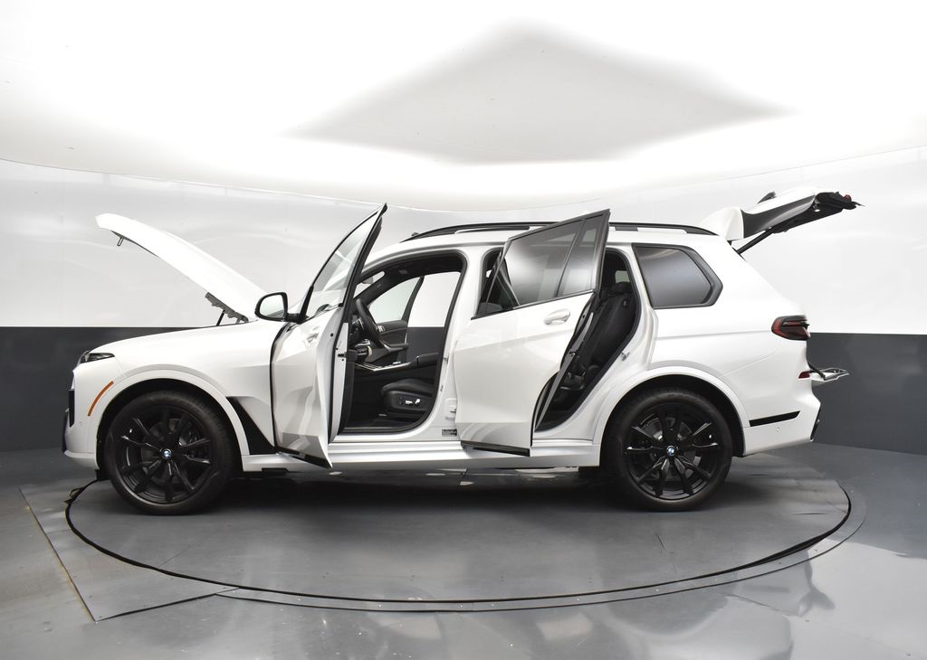 2026 Mineral White Metallic BMW X7 xDrive40i AWD SUV