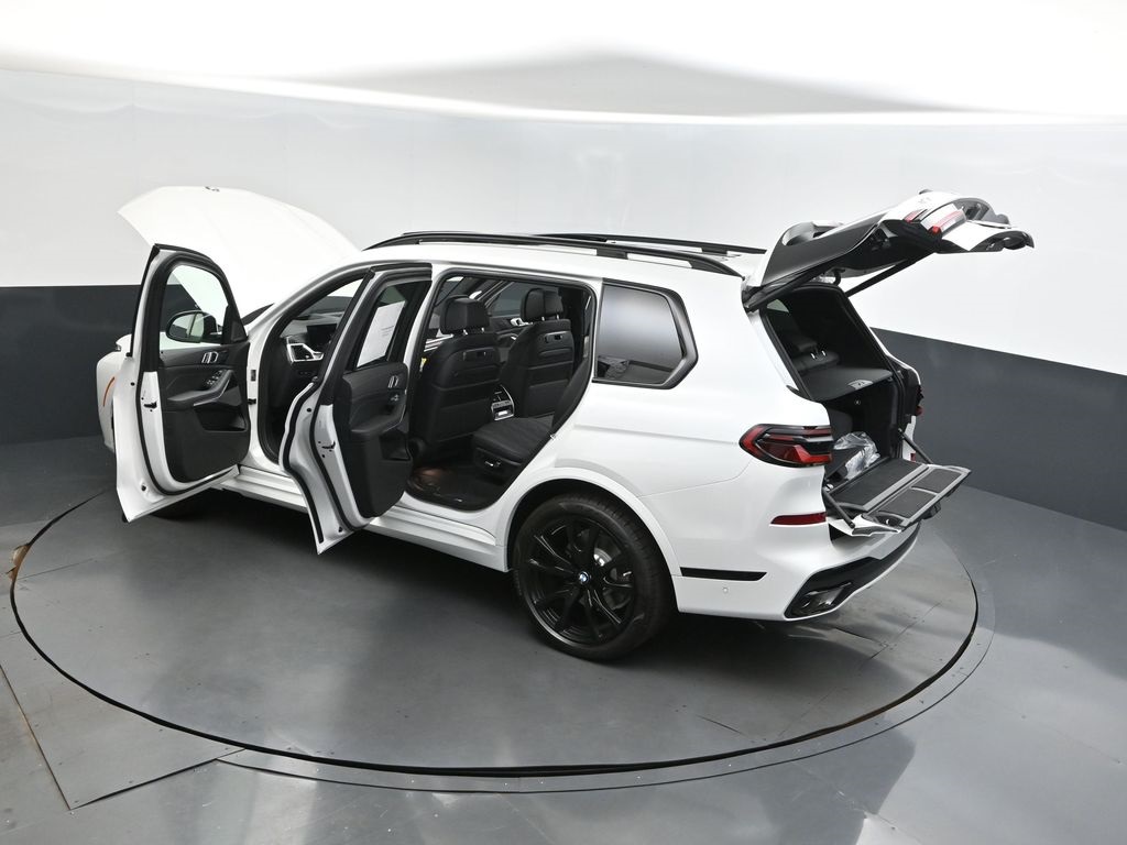 2026 Mineral White Metallic BMW X7 xDrive40i AWD SUV