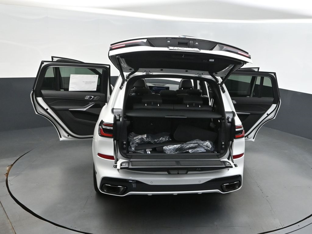 2026 Mineral White Metallic BMW X7 xDrive40i AWD SUV