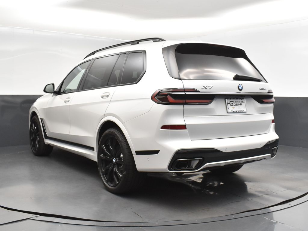 2026 Mineral White Metallic BMW X7 xDrive40i AWD SUV