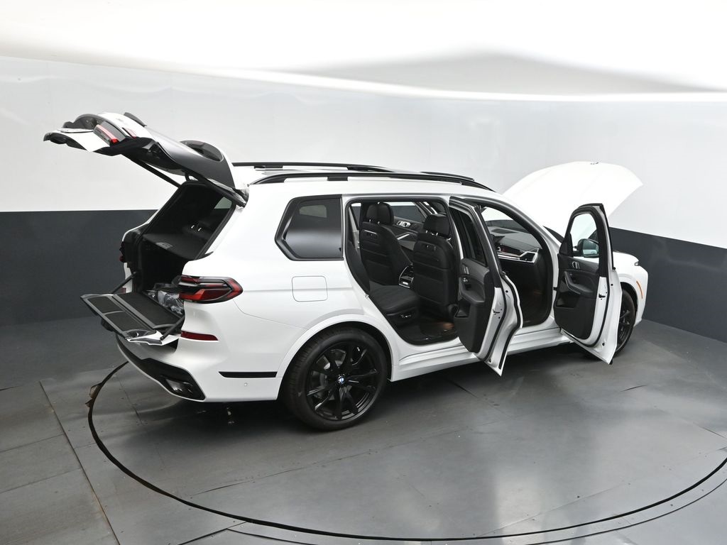 2026 Mineral White Metallic BMW X7 xDrive40i AWD SUV