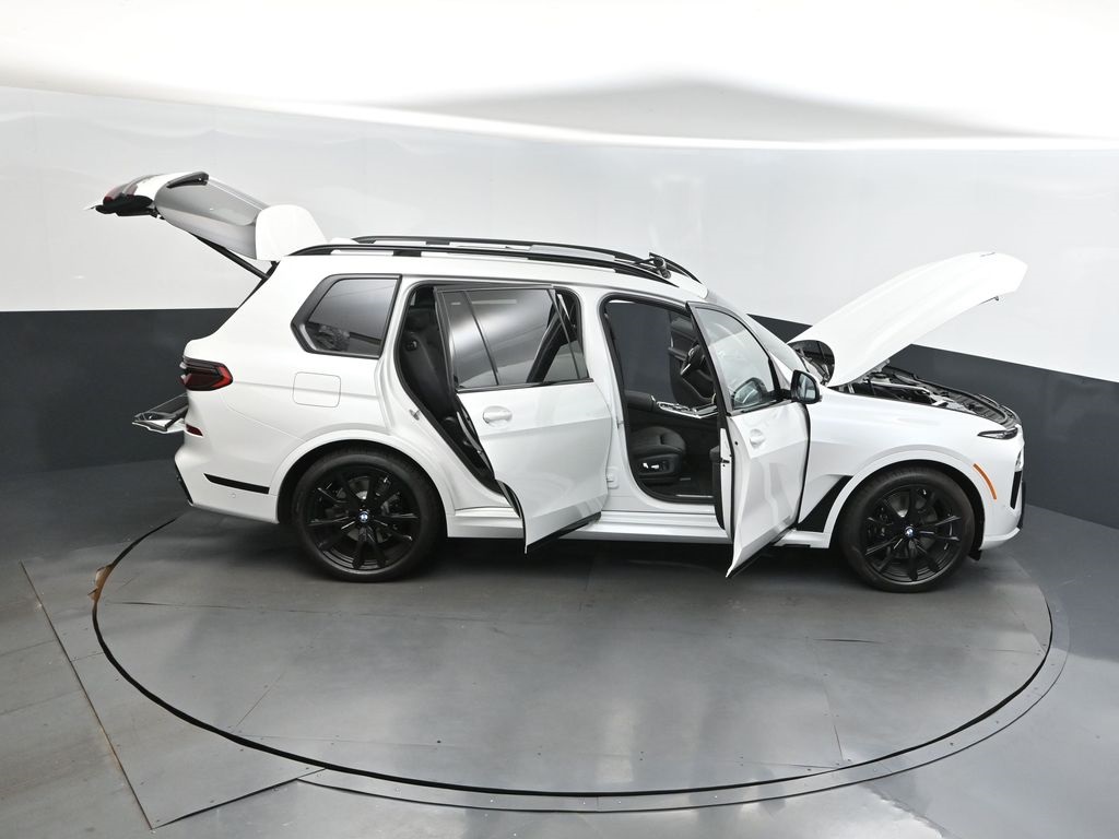 2026 Mineral White Metallic BMW X7 xDrive40i AWD SUV