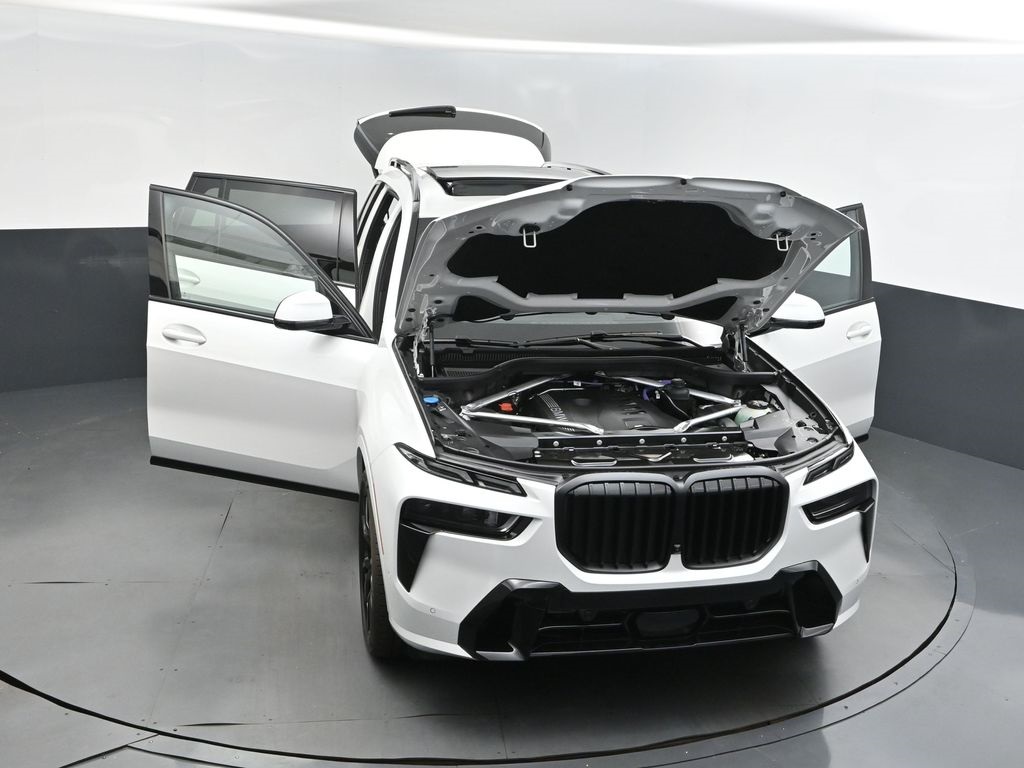 2026 Mineral White Metallic BMW X7 xDrive40i AWD SUV