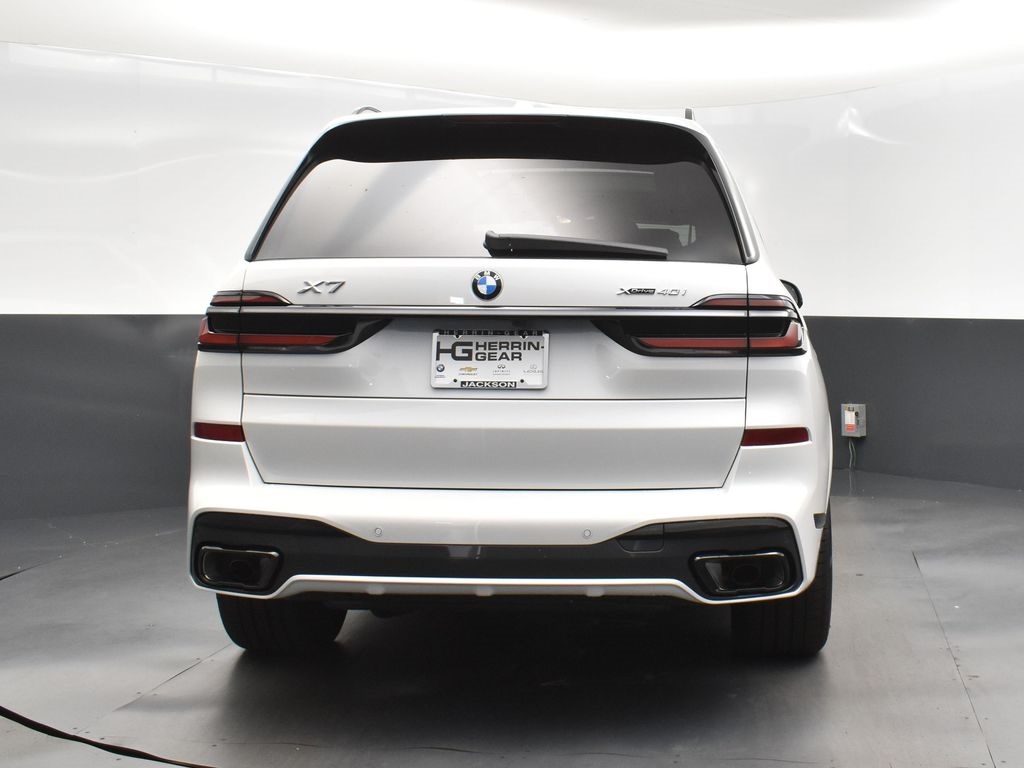 2026 Mineral White Metallic BMW X7 xDrive40i AWD SUV