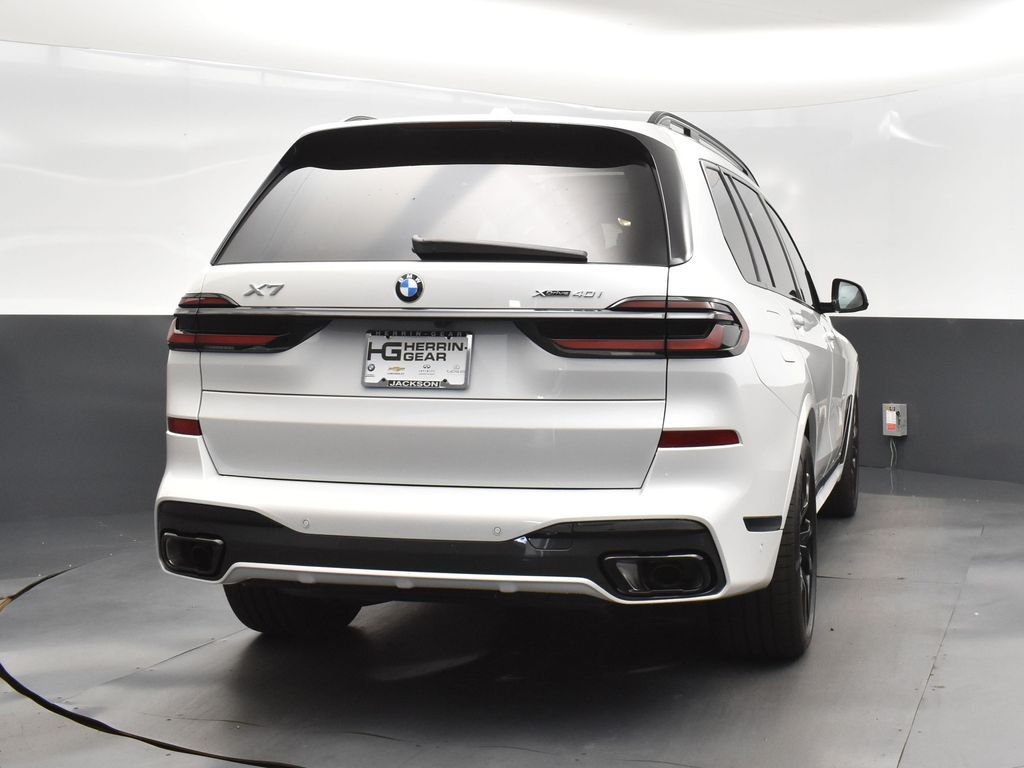 2026 Mineral White Metallic BMW X7 xDrive40i AWD SUV