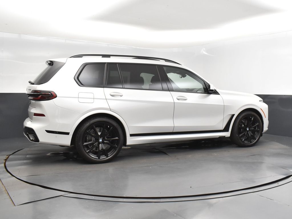 2026 Mineral White Metallic BMW X7 xDrive40i AWD SUV