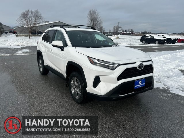 2025 Toyota RAV4 XLE's photo