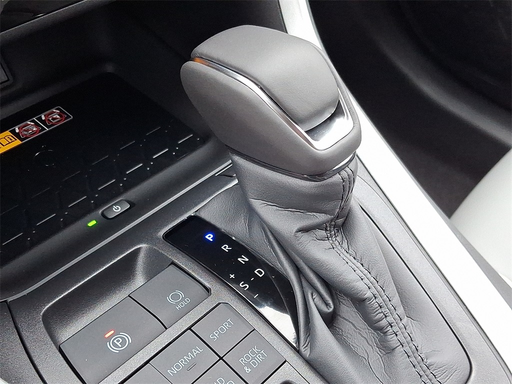 2025 Toyota RAV4 XLE Premium photo 13