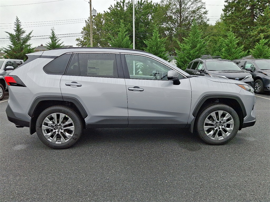 2025 Toyota RAV4 XLE Premium photo 4