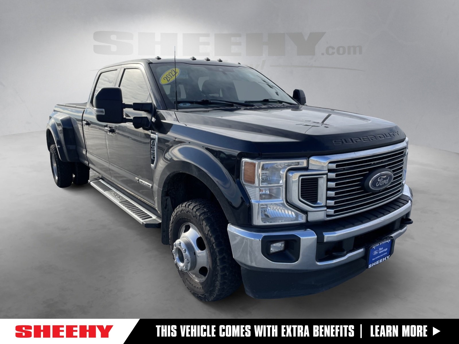 2022 Ford F-350 Super Duty Lariat's photo