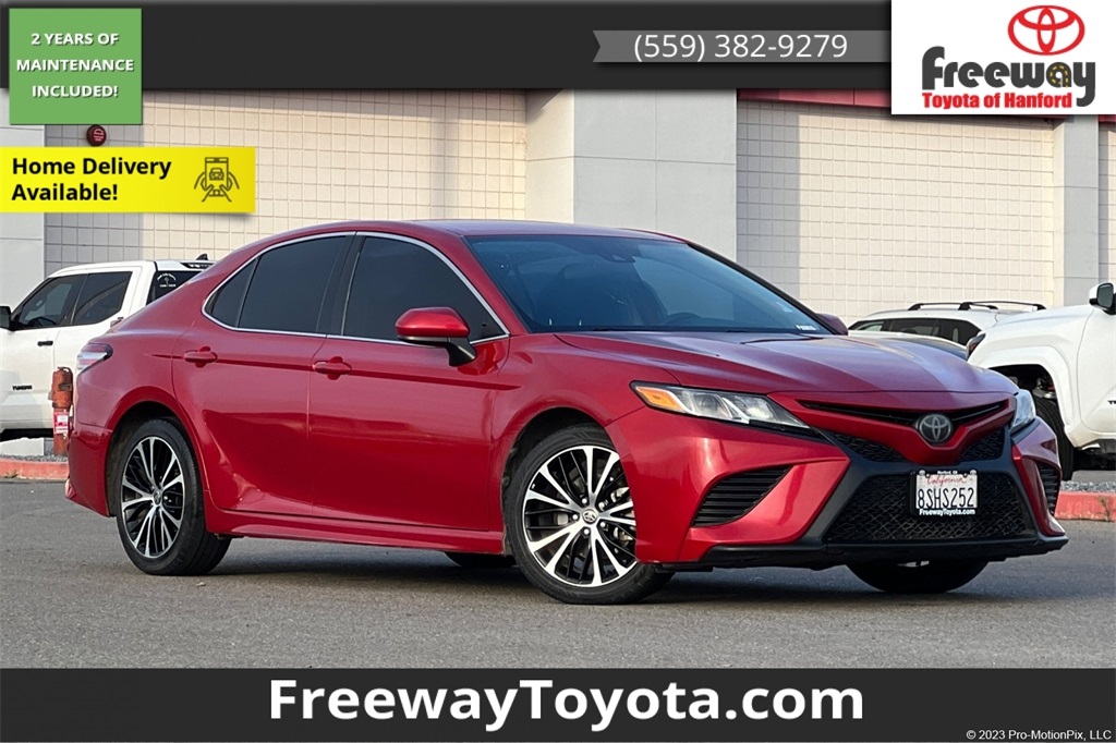 2020 Toyota Camry SE's photo