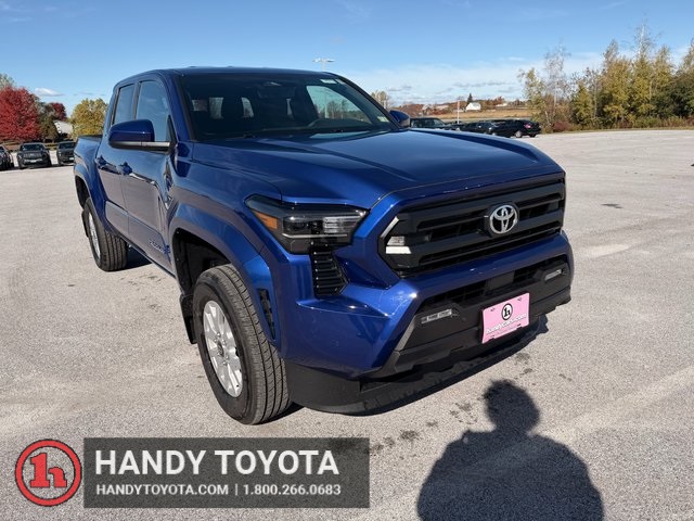 2025 Toyota Tacoma SR5's photo