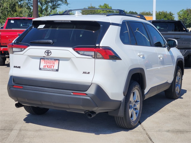 2025 Toyota RAV4 XLE photo 4