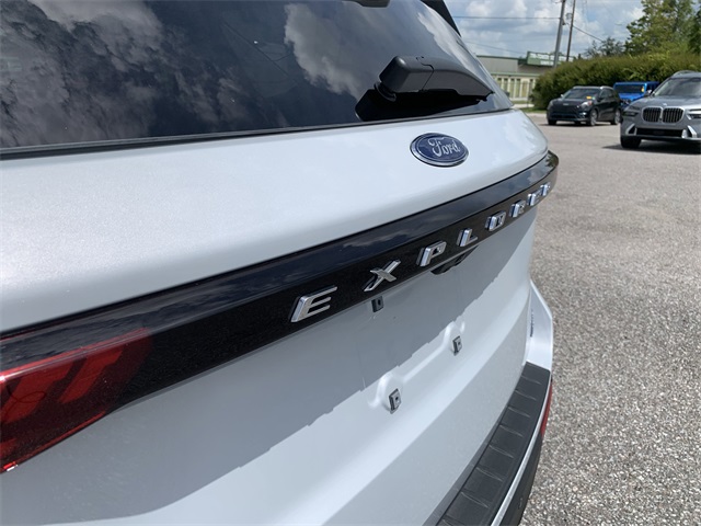 2025 Space White Metallic Ford Explorer Active 4X4 SUV