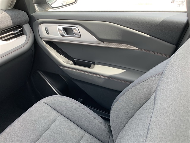 2025 Space White Metallic Ford Explorer Active 4X4 SUV