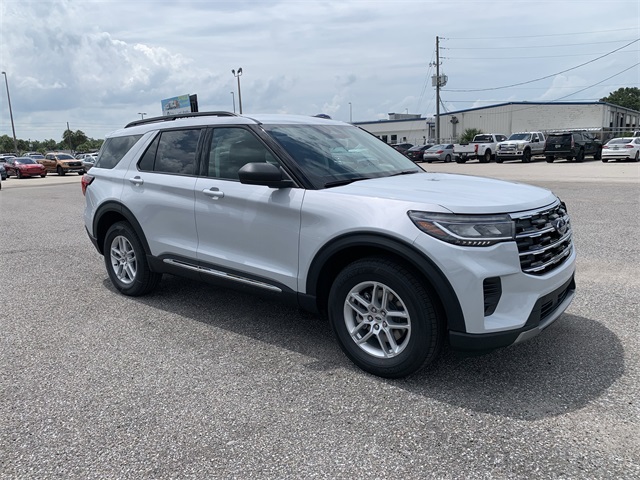 2025 Space White Metallic Ford Explorer Active 4X4 SUV