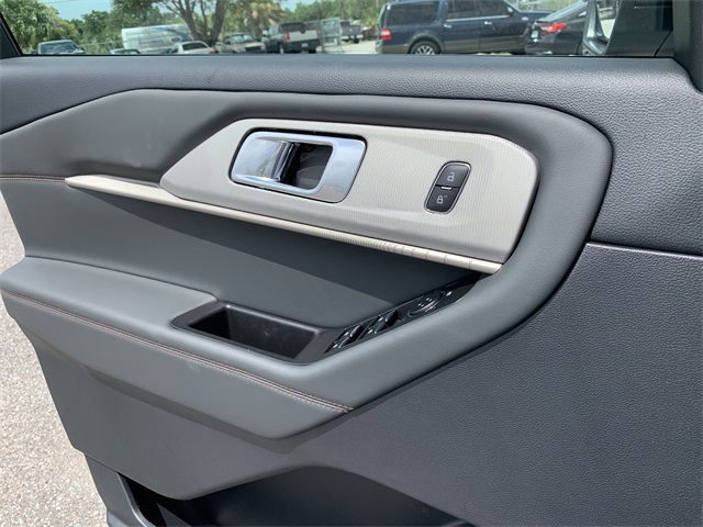 2025 Space White Metallic Ford Explorer Active 4X4 SUV